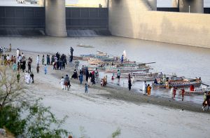 A large number of people are enjoying themselves at Al-Manzar Picnic Point on the Indus River during the hot weather in the city.