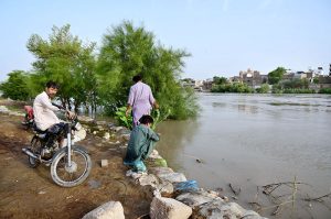 People busy catching fish at Pinyari Canal near Hala Naka.