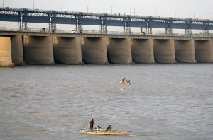 A large number of people are enjoying themselves at Al-Manzar Picnic Point on the Indus River during the hot weather in the city.