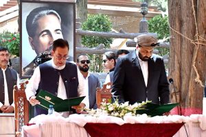 Syed Mehdi Shah, Governor of Gilgit-Baltistan, administers the oath to newly elected Chief Minister of Gilgit-Baltistan, Advocate Amjad Hussain, during a ceremony.