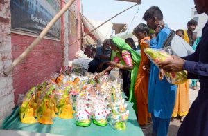 Caretaker of the Shrine, Makhdoom Zain Hussain Qureshi, laying a floral wreath at the mausoleum to inaugurate the three-day 787th Urs celebrations of Hazrat Bahauddin Zakariya.
