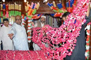 Caretaker of the Shrine, Makhdoom Zain Hussain Qureshi, laying a floral wreath at the mausoleum to inaugurate the three-day 787th Urs celebrations of Hazrat Bahauddin Zakariya.