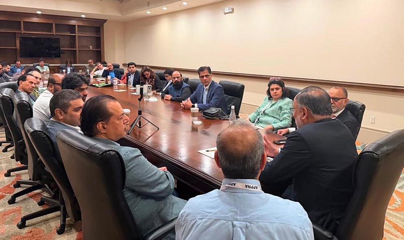 Federal Minister for Planning, Development and Special Initiatives, Ahsan Iqbal with members and office-bearers of the Association of Physicians of Pakistani Descent of North America (APPNA) during the 49th Annual Convention of APPNA in Orlando