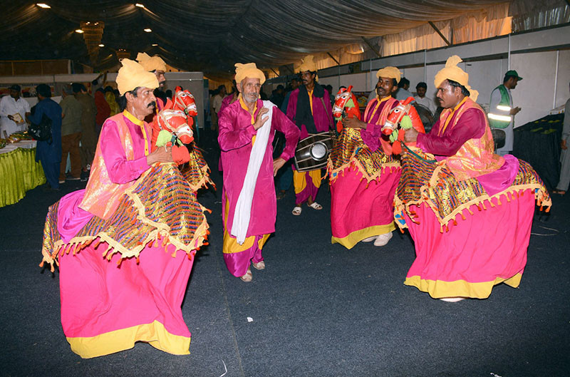Folk artists perform a traditional dance to the beat of dhol during the Mango and Dates Festival 2026 at Muhammad Nawaz Sharif University of Agriculture (MNSUA), showcasing the rich cultural heritage of South Punjab