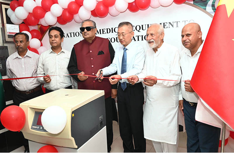 Chinese Consul General Sun Yan inaugurates a state-of-the-art automatic medical machine for children affected by thalassemia at Sundas Foundation, Shadman. Renowned journalist Sohail Warraich and distinguished artist Khalid Abbas Dar are also present on the occasion