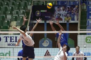 Players of Kazakhstan and Uzbekistan battle for a point during the match of the CAVA Men's Volleyball Championship 2026 at Liaquat Gymnasium, Pakistan Sports Complex.