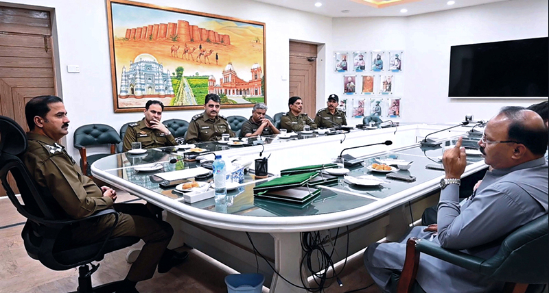 Regional Police Officer Bahawalpur Ghazi Muhammad Salahuddin addressing a farewell ceremony in honor of transferred Police officers