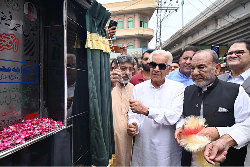 Defence Minister Khawaja Muhammad Asif and Punjab Labour Minister Muhammad Mansha Ullah Butt inaugurate the Faiz Ahmed Faiz Flyover at Shahabpura Chowk