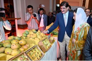 First Lady of Pakistan, Aseefa Bhutto Zardari cuts a ceremonial cake during the Mango Diplomacy Festival 2026 Sindh. Chief Minister Syed Murad Ali Shah along with diplomats also present on the occasion organised by the Foreign Affairs Liaison office (FALO) at a local hotel.