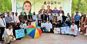 Participants pose for a group photograph during the Heat Safety Awareness Workshop organized by the Faculty of Agriculture and Environment, The Islamia University of Bahawalpur, in collaboration with the District Administration. Commissioner Bahawalpur Division Irfan Ali Kathia and Deputy Commissioner Hassan Raza are also present.