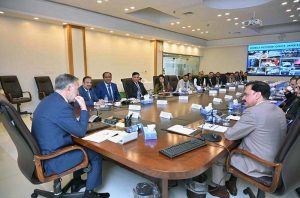 Chairman NAB, Lt. Gen. (R) Nazir Ahmed, addresses participants of the 3rd Senior Management Course from the Sindh Provincial Service at NAB Headquarters.