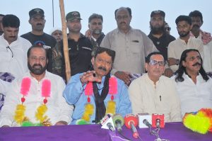 Federal Minister and Chairman of the Kashmir Committee, Rana Qasim Noon, talks to the media during his visit to the Sheikh Ismail Umar Pur Flood Bund, where he inspected the infrastructure and reviewed flood protection measures.