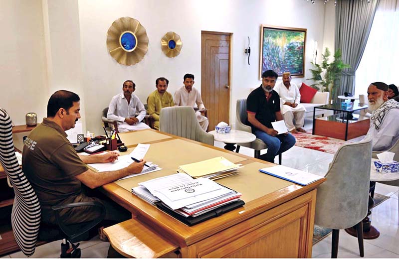 Regional Police Officer Bahawalpur Ghazi Muhammad Salahuddin listens to citizens' complaints and directs the concerned officers to take immediate action during a public complaint hearing