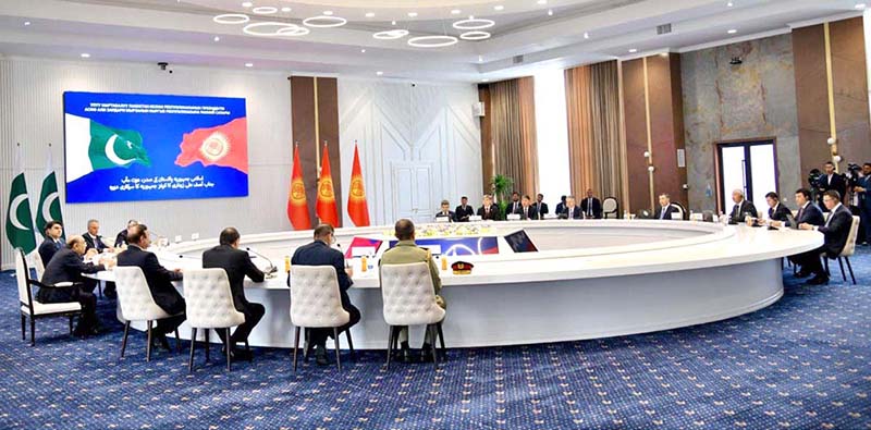 President Asif Ali Zardari and President of the Kyrgyz Republic Sadyr Japarov lead delegation-level talks