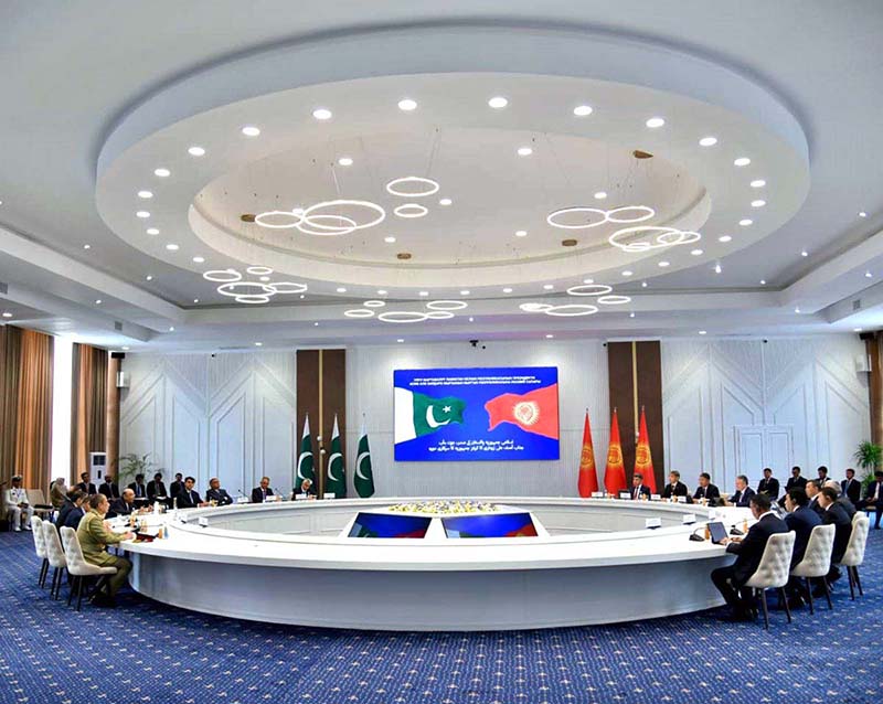 President Asif Ali Zardari and President of the Kyrgyz Republic Sadyr Japarov lead delegation-level talks