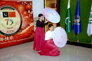 Students of University of Agriculture Faisalabad (UAF) are presenting tableau for receiving Chinese Ambassador, Jiang Zaidong warmly during his visit to Confucius Institute University of Agriculture Faisalabad (UAF)