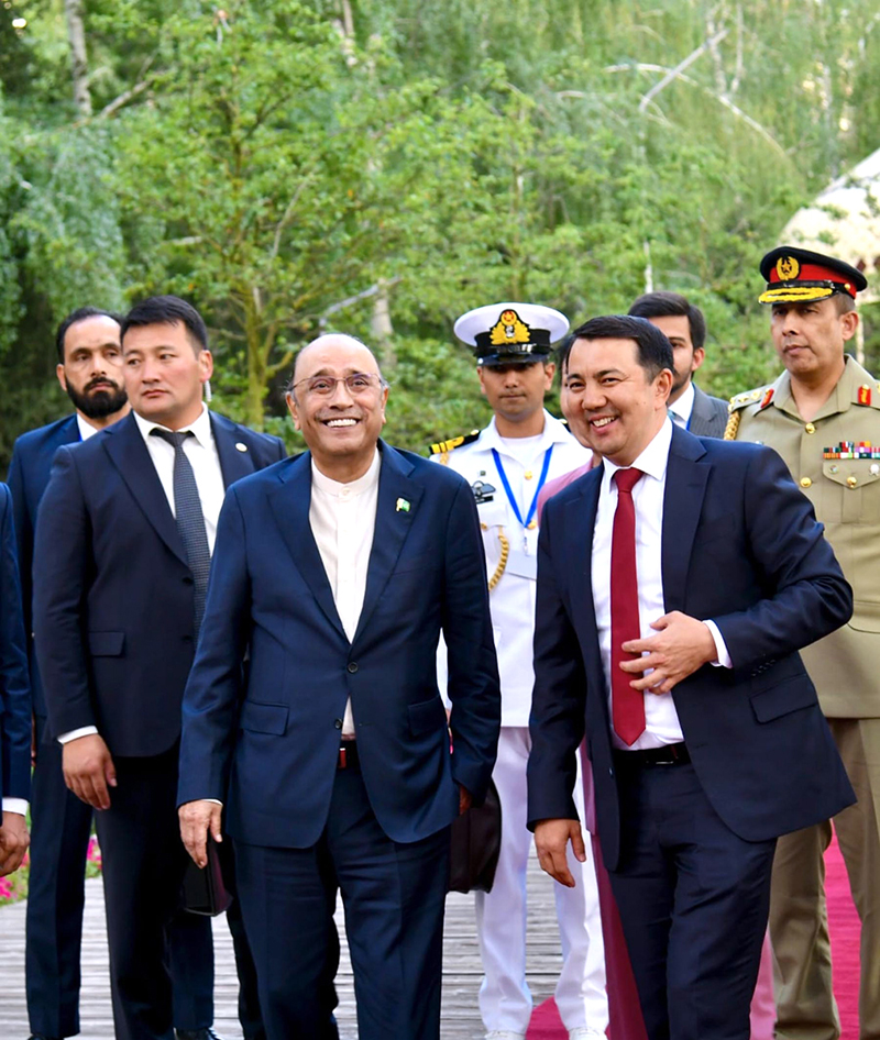 President Asif Ali Zardari and Marlen Mamataliyev, Speaker of the Jogorku Kenesh of the Kyrgyz Republic, walk to the Golden Yurt following their meeting