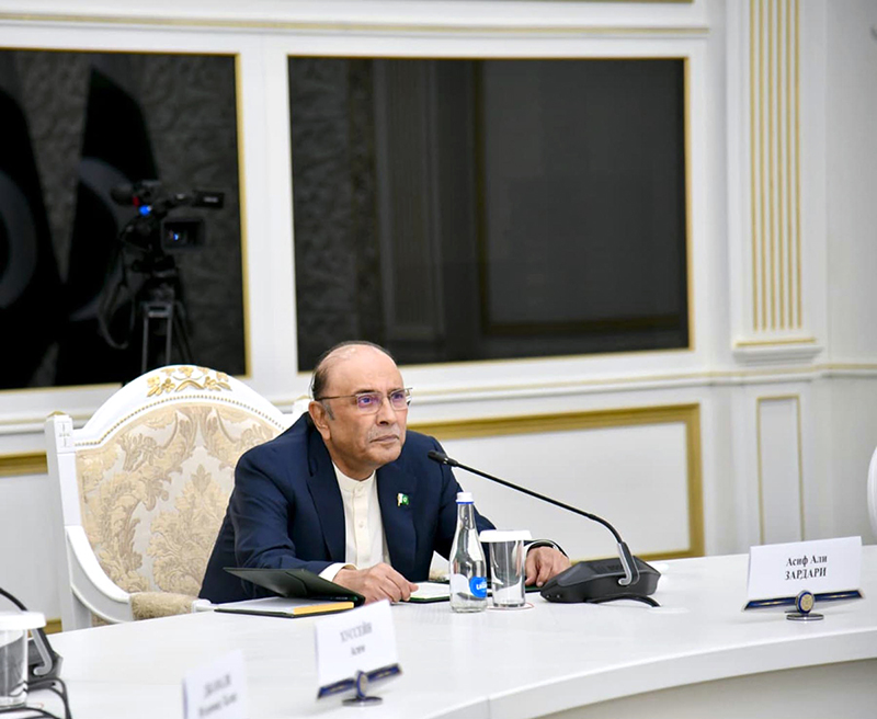 President Asif Ali Zardari in a meeting with Marlen Mamataliyev, Speaker of the Kyrgyz Parliament and senior MPs, at the State House Congress Hall