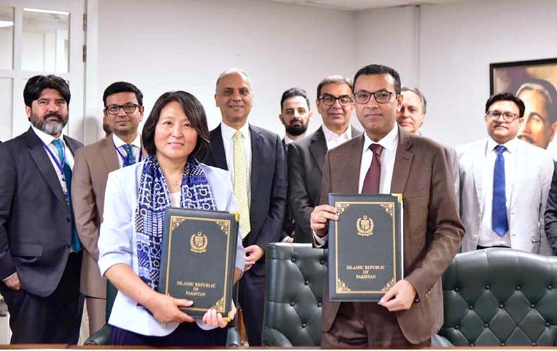 Adviser to the Prime Minister on Privatisation and Chairman Privatisation Commission, Muhammad Ali witnessing the Signing of Transaction Advisory Services Agreement with the Asian Development Bank