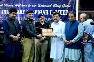 Inspector General of Police Khyber Pakhtunkhwa, Chaudhry Zulfiqar Hameed, addresses the prize distribution ceremony for the Peshawar Press Club's Mega Events Best Print and Electronic Media Coverage Awards at the Peshawar Press Club