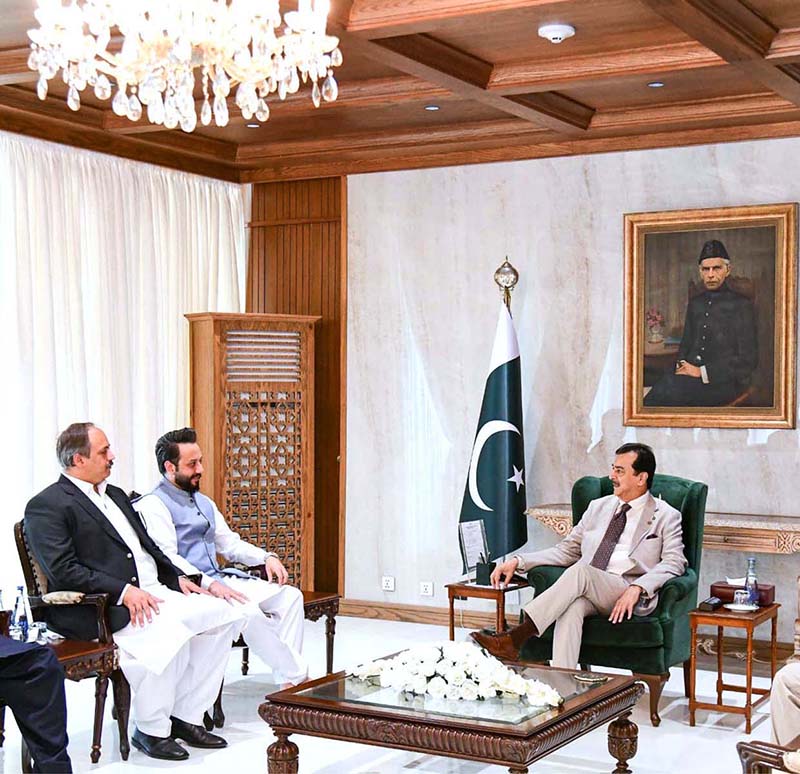 Acting President Syed Yousuf Raza Gilani meeting Shahzada Murad Nazir, of Darbar Mohra Sharif, Murree, at Aiwan-e-Sadr