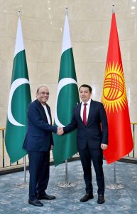 President Asif Ali Zardari shaking hands with Marlen Mamataliyev, Speaker of the Kyrgyz Parliament at State House Congress Hall