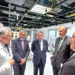 Federal Minister for Planning, Development and Special Initiatives Ahsan Iqbal visits a state-of-the-art research laboratory at the University of Illinois Chicago to explore opportunities for collaboration in healthcare, medical research and innovation