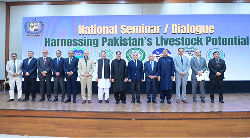 Prime Minister Muhammad Shehbaz Sharif in a group photo with the participants of National Seminar on Harnessing Pakistan’s Livestock potential