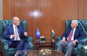 Federal Minister Rana Tanveer Hussain meets FAO Deputy Regional Representative Robert Simpson.