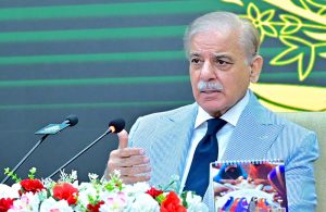 Prime Minister Muhammad Shehbaz Sharif interacts with participants of National Workshop on Balochistan.