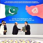 President Asif Ali Zardari and President of the Kyrgyz Republic Sadyr Japarov exchange the signed Joint Statement