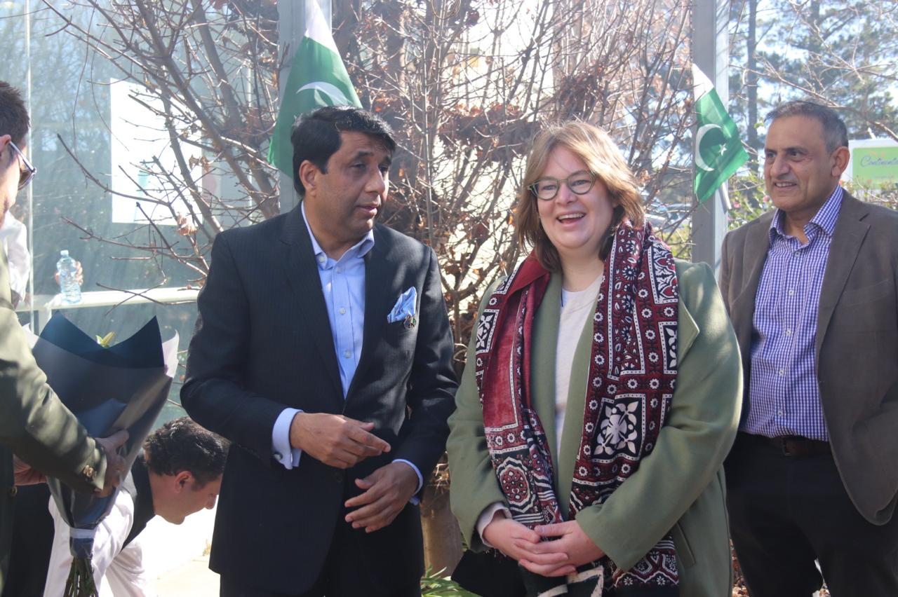 Pakistani community in Canberra hosts mango, multicultural festival