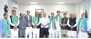 Former AJK PM Sardar Tanveer Ilyas called on Aleem Khan, joins IPP