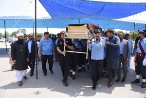 IGP Rizvi pays last respects to Inspector Mukhtar Ahmed, assures support to bereaved family