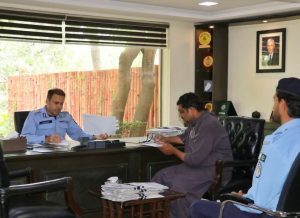 DIG Rana Umar holds orderly room to address police officers' grievances