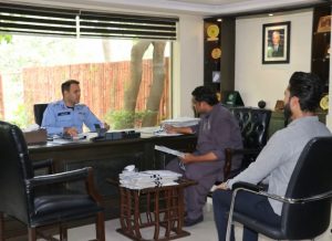 DIG Rana Umar holds orderly room to address police officers' grievances