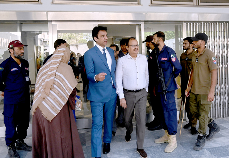Mahesh Kumar Malani, head of the Parliamentary Standing Committee on Health, leads a committee delegation on a visit to the Pakistan Institute of Medical Sciences (PIMS) following the deaths of 14 newborns in a fire incident at the hospital