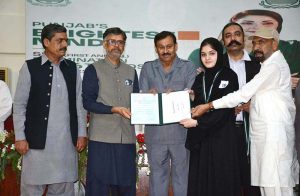 Chairman Board of Intermediate & Secondary Education (BISE) Faisalabad, Dr Rana Binyamin, presents a laptop to the overall first position holder of the Matriculation Examination 2026 during a prize distribution ceremony held at the BISE Auditorium.