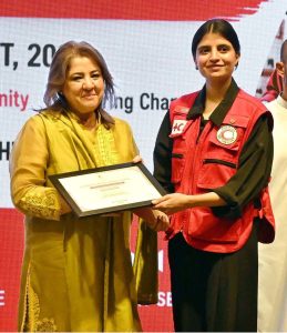 Chairperson of the Pakistan Red Crescent Society (PRCS), Farzana Naek, distributes certificates among volunteers during a seminar marking International Youth Day and International Humanitarian Law (IHL) Day at PRCS