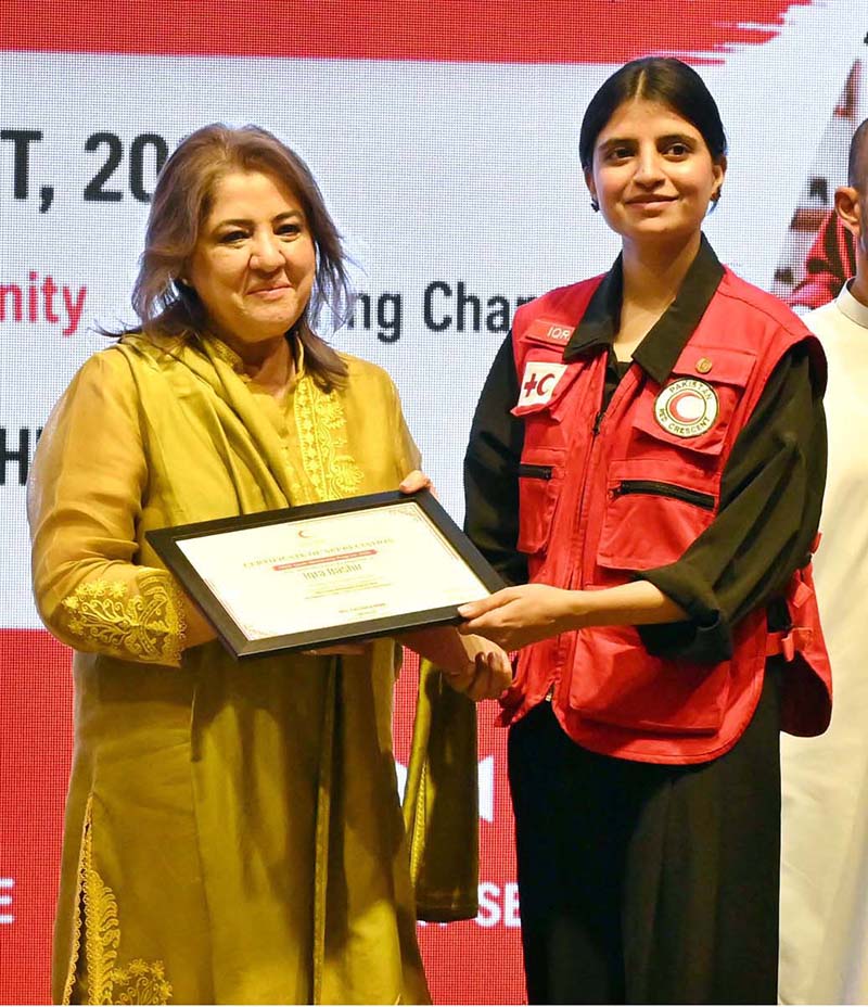 Chairperson of the Pakistan Red Crescent Society (PRCS), Farzana Naek, distributes certificates among volunteers during a seminar marking International Youth Day and International Humanitarian Law (IHL) Day at PRCS