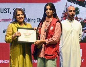 Chairperson of the Pakistan Red Crescent Society (PRCS), Farzana Naek, distributes certificates among volunteers during a seminar marking International Youth Day and International Humanitarian Law (IHL) Day at PRCS