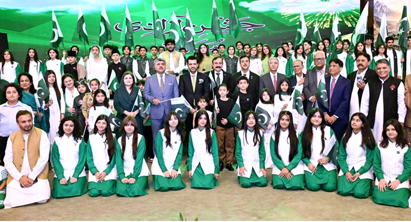 Chairman Senate, Syed Yousuf Raza Gilani in a group photo with parliamentarians, singers, musicians, and children at the Azadi Cultural Show at Jinnah Convention Centre