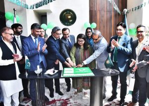 Federal Minister for Information Technology and Telecommunication Ms. Shaza Fatima Khawaja cuts cake to celebrate Independence Day at national CERT