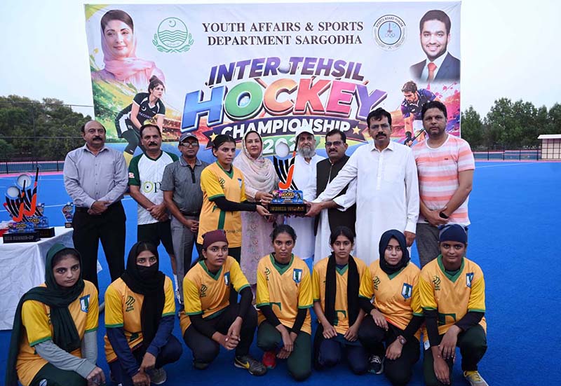 Divisional Sports Officer Rana Nadeem Anjum and District Sports Officer Saima Manzoor distribute trophies among the winning players during the closing ceremony of the Inter-Tehsil Girls and Boys Hockey Championship, organized by the District Sports Department at Astroturf Hockey Stadium
