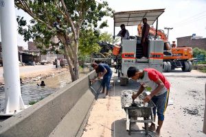 NLC workers busy in making boundary wall on canal at Moradabad.
