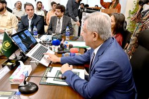 Federal Minister for Law and Justice Senator Azam Nazeer Tarar presses the button to launches FOSPAH’s Complaint Management System, mobile app and revamped website at the FOSPAH headquarters