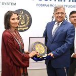 Federal Ombudsperson (Chairperson) Ms. Fauzia Viqar presents a souvenir to Federal Minister for Law and Justice Senator Azam Nazeer Tarar during the launch ceremony of FOSPAH’s Complaint Management System, mobile app and revamped website at the FOSPAH headquarters