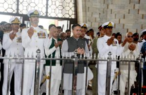 Federal Minister for Maritime Affairs Muhammad Junaid Anwar Chaudhary offering Fatheha after laying floral wreath at Mazar-e-Quaid