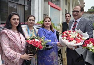 Federal Secretary for Information and Broadcasting Ashfaq Ahmad Khalil is being received by Acting Managing Director of Associated Press of Pakistan (APP) Sabeen Usman Khattak at APP Headquarters for the 35th Associated Press of Pakistan Corporation (APPC) Board of Directors (BoD) Meeting.