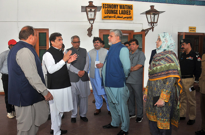Federal Minister for Railways Muhammad Hanif Abbasi talks to senior railway officials during an inspection visit to the passenger facility areas, including the Economy Waiting Lounge for Ladies, at Multan Railway Station